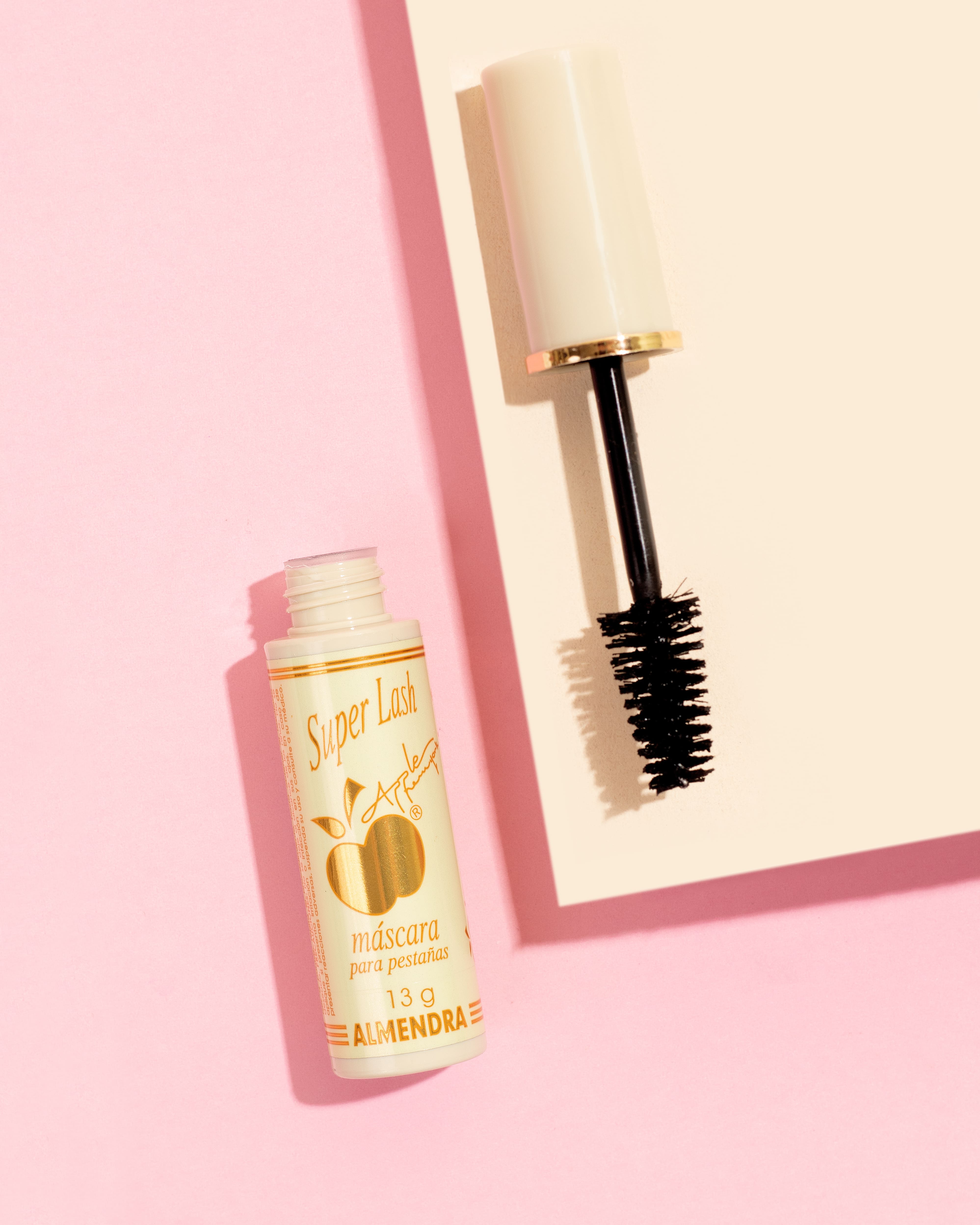 By apple Pestañina Pino Almendra Beige